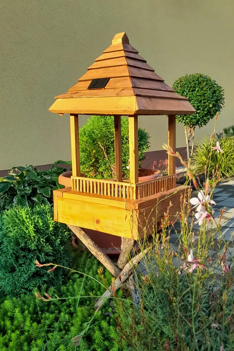 Madárfürdető és itató – pagoda stílusban - 