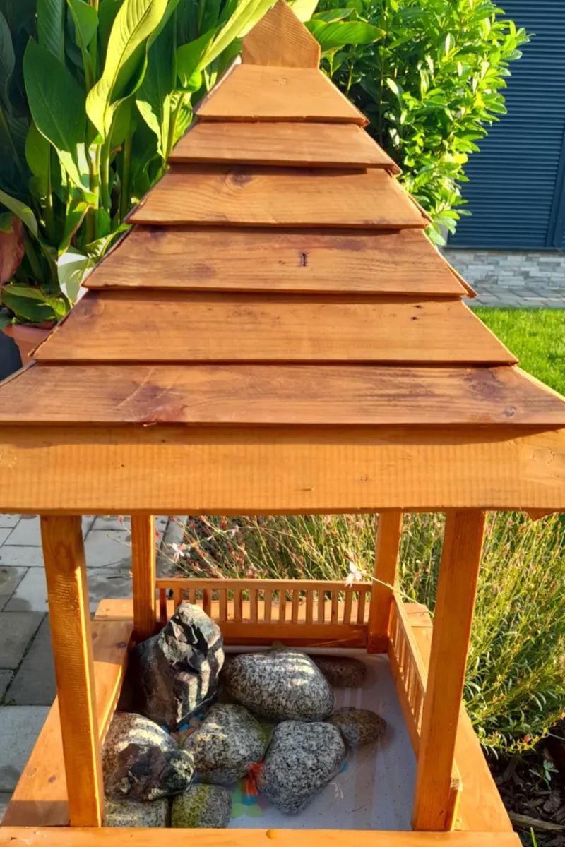 Madárfürdető és itató – pagoda stílusban - 